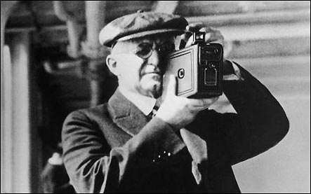 George Eastman Inventions Usted apriete el botón, nosotros hacemos el resto - Radio Reloj ...