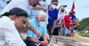 Presidente de Cuba chequea labores en termoeléctrica de Matanzas