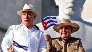 Presidente de Cuba felicita a Raúl Castro en su cumpleaños