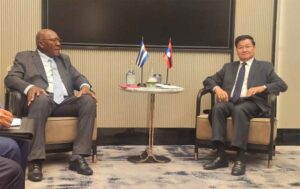 Cordial encuentro de Salvador Valdés Mesa con presidente de Lao