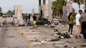 Auto impacta cabina de peaje en Varadero