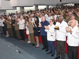 Encabezaron Raúl y Díaz-Canel cierre de reunión de jefes de misiones cubanas