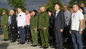 Inaugura presidente de Cuba nuevo parque fotovoltaico