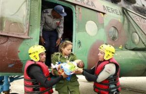 Presidente cubano reconoce heroísmo de rescatistas en zonas afectadas