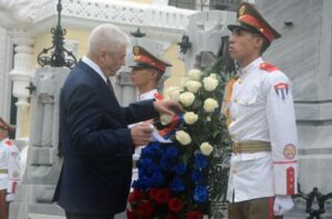 Rinden honores a cubanos caídos en Venezuela Rinden honores a cubanos caídos en Venezuela