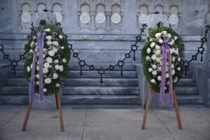 Envía Raúl ofrenda floral a patriotas caídos