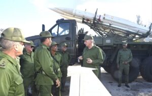 El Presidente del Consejo de Defensa Nacional presenció ejercicios de combate. El Presidente del Consejo de Defensa Nacional presenció ejercicios de combate.