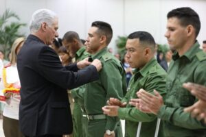 Reconocen a jóvenes con resultados sobresalientes Reconocen a jóvenes con resultados sobresalientes