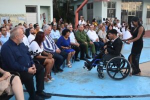Presente Díaz-Canel en escuela especial para celebrar la vida
