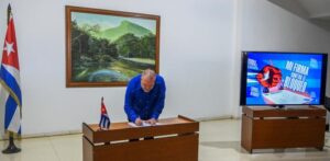 Autoridades del Buró Político respaldan iniciativa "Mi firma por la Patria"