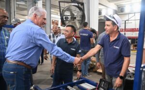 Díaz-Canel visita la Asociación Económica Vehículos Eléctricos del Caribe