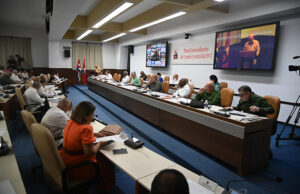 Respalda Raúl transformaciones y llama al consenso