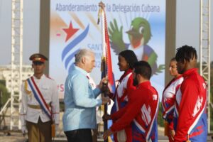 Abandera Díaz-Canel delegación cubana a Santo Domingo