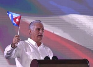 Trasmite Díaz-Canel felicitación de Raúl al pueblo pinareño