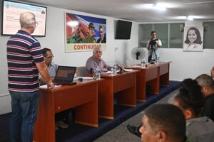 Prosigue Díaz-Canel intercambios en consejos de defensa