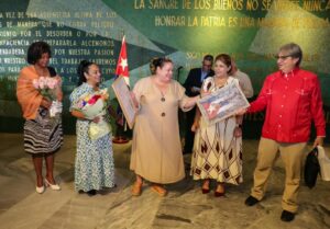 Entregan premios a radialistas destacados en Cuba (+Fotos)