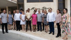 Recibe Cuba a diplomáticos expulsados de Dominicana