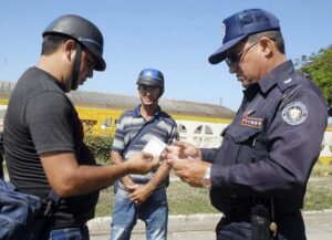 Extienden validez de licencia de conducción y circulación