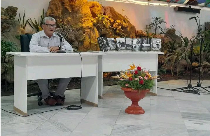Presentan Obras Escogidas de Raúl Castro en la Feria del Libro de Santiago