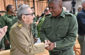 Presiden Raúl y Díaz-Canel acto por aniversario de Seguridad Personal