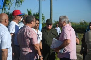 Chequean rehabilitación de fuente de abasto de agua El gato.